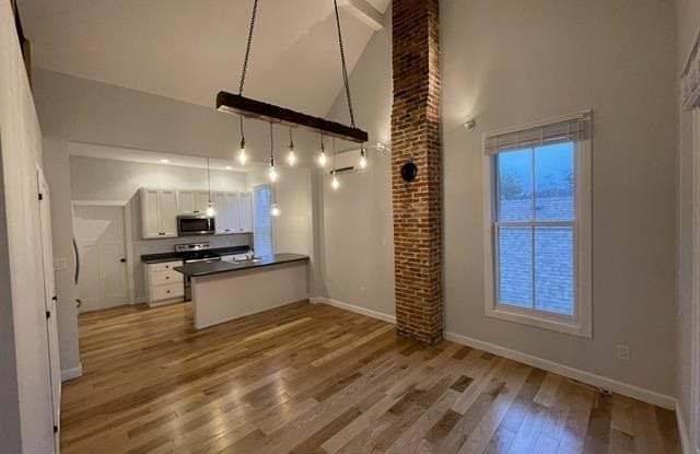 726 W 6th Street