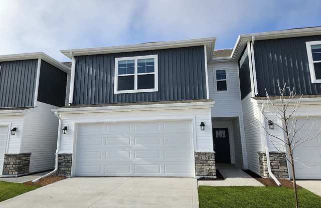 2569 Southeast Hawkins Avenue