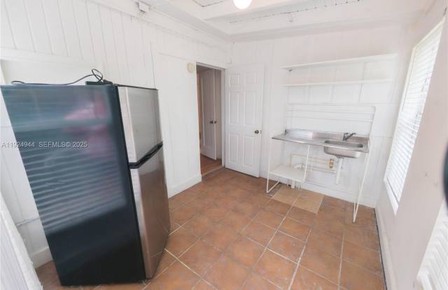 Photo of 5893 SW 26th St