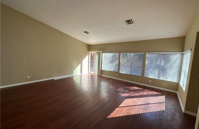 9137 Weeping Hollow Avenue