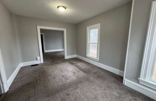 5 bedroom 2 bath house in Moline