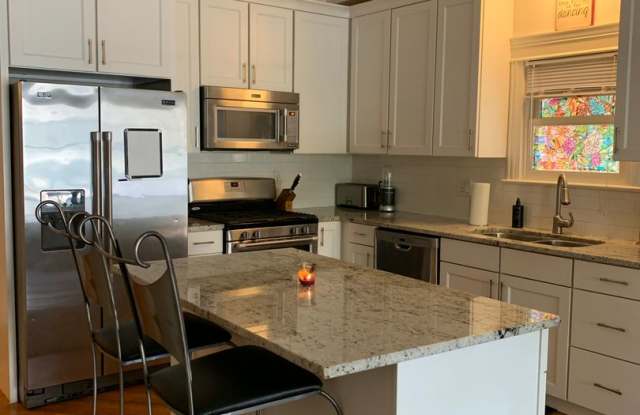 Very Spacious 5 BR/3 BA Duplex in Lincoln Park!