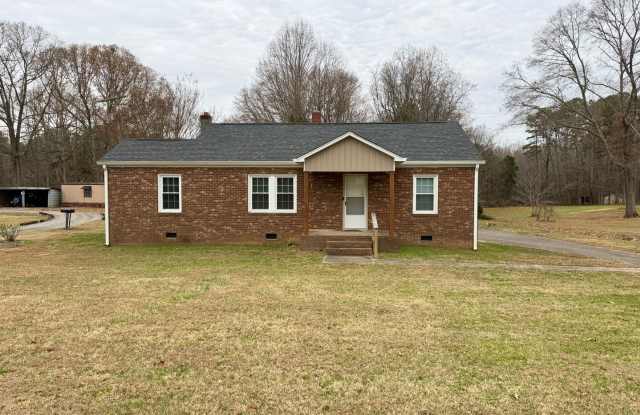Photo of West Iredell - 2BD / 1 BA
