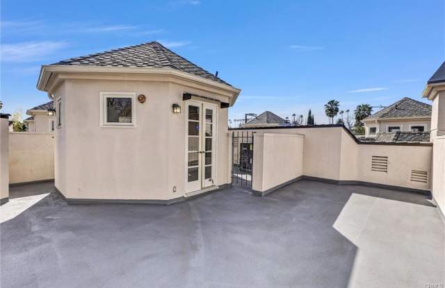 309 North Almont Drive