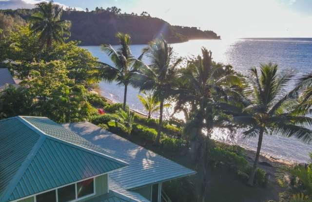 Furnished Anini Beach Front House 2 Bedrooms + Loft