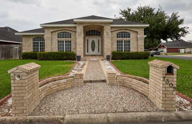 1309 Summerfield Ln
