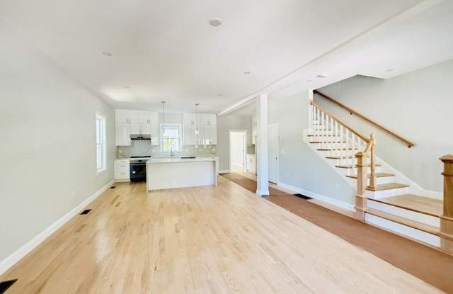 4 Baldwin St unit: 4