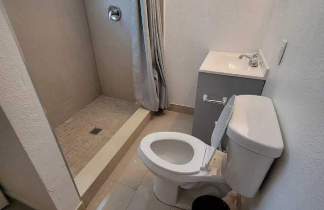 2751 NW 58TH TER LAUDERHILL, FL 33313