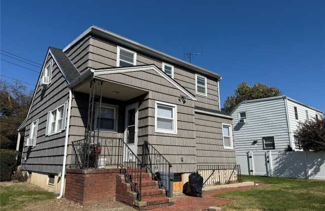 Photo of 273 Mott Avenue