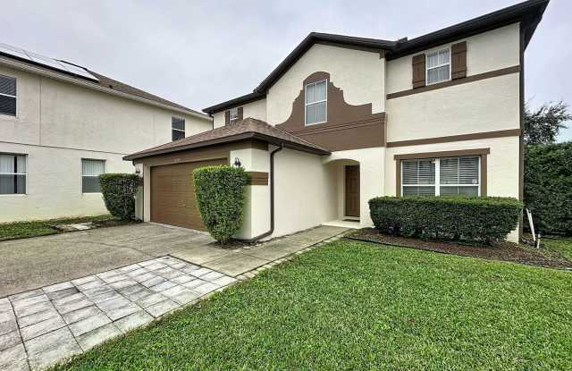 Beautiful 4 Bedroom Home with Pool in Sunrise Lakes – Clermont, FL