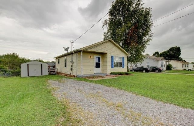 1018 Bush Avenue - 1018 Bush Avenue, Oak Grove, KY 42262