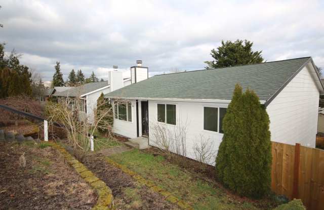 Move in ready 3 bedroom 2.5 bath home in NE Tacoma!