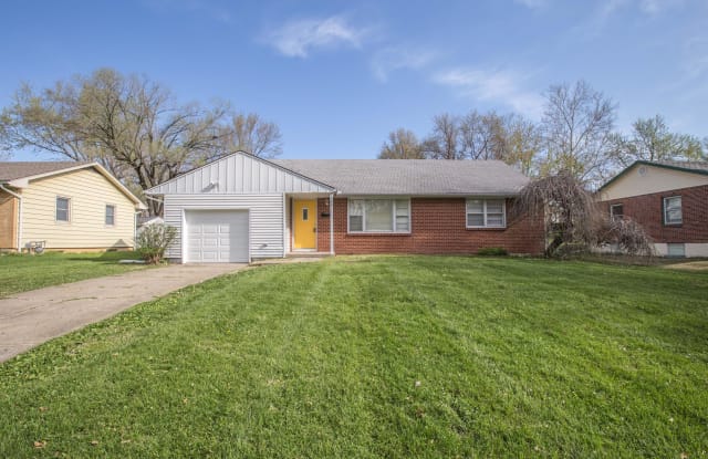 1302 NE 67th Street - 1302 Northeast 67th Street, Gladstone, MO 64118