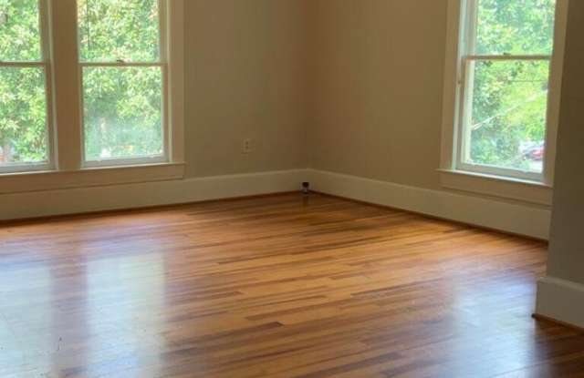 220 E Vermont Avenue