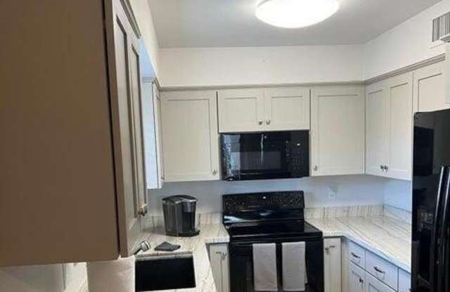 5518 E Lindstrom Lane