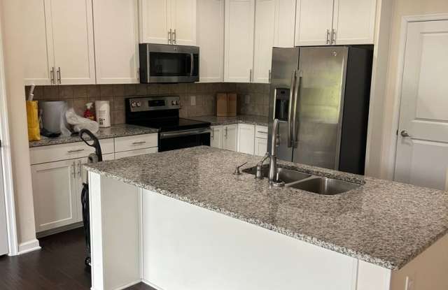 Greer, 3BD/2.5BA, 1800SF