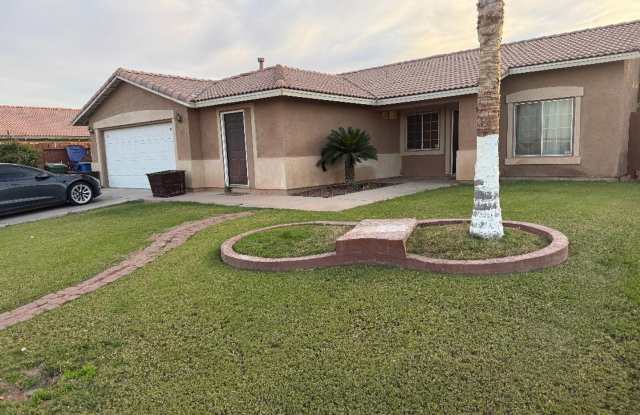 FOR RENT – Spacious 5 Bed / 3 Bath Home in Calexico!