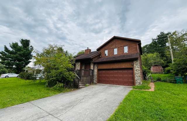 3 Bedroom 2.5 Half Bath Townhouse with 1 Car Garage