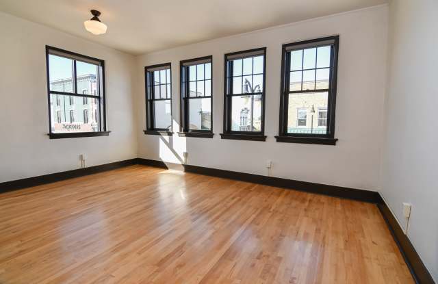 Photo of 36 W Main St