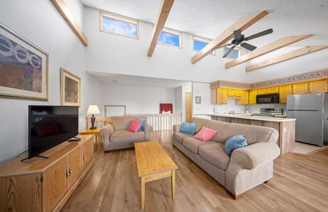 Charming 1, 2, or 3 Bedroom Townhome/Apartment in Crossville