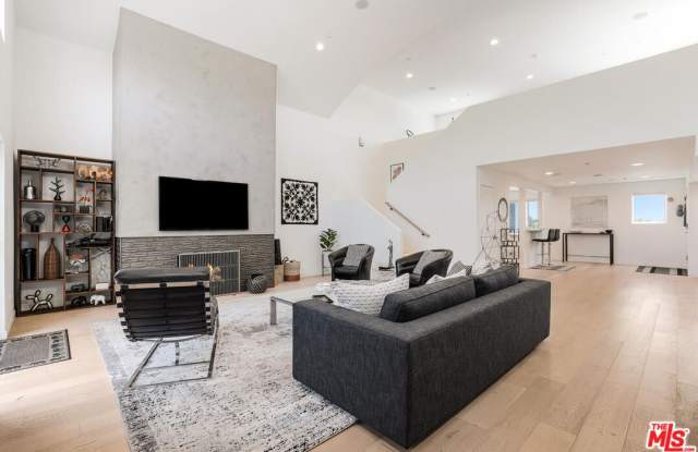 1212 Ocean Park Blvd