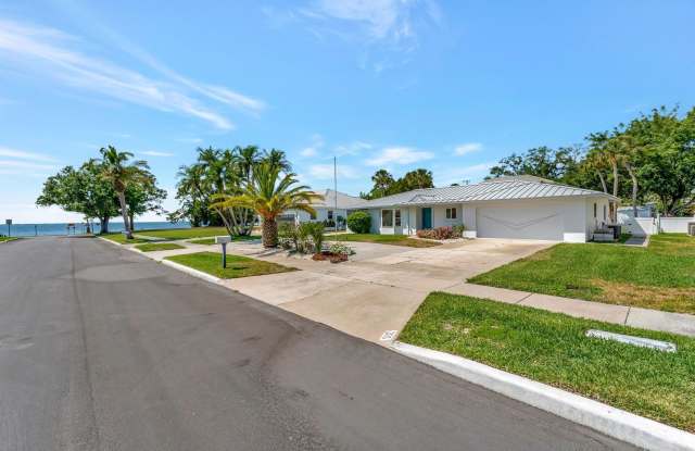 Stunning Sarasota Bay View - 3 Bedroom Home