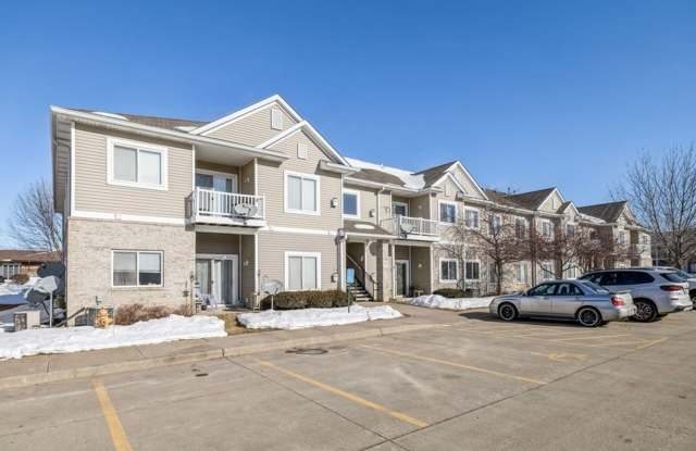 AFFORDABLE CONDO!! 2 Bedroom, 2 Bath Condo in Waukee