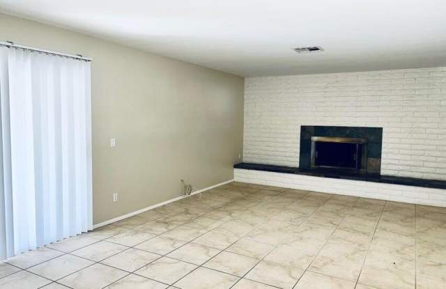 1717 E La Donna Lane