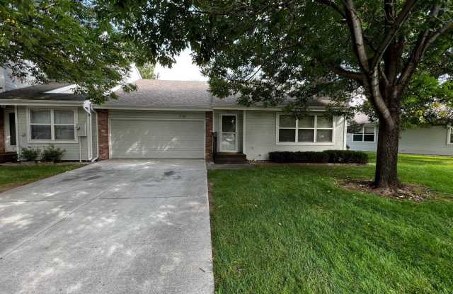2 Bed, 2 Bath Townhome with Office, & Fenced Back Patio in Prime Fort Collins Location!