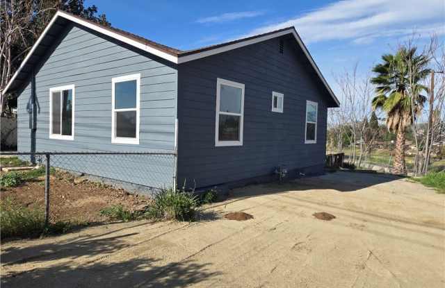 577 W La Cadena Drive