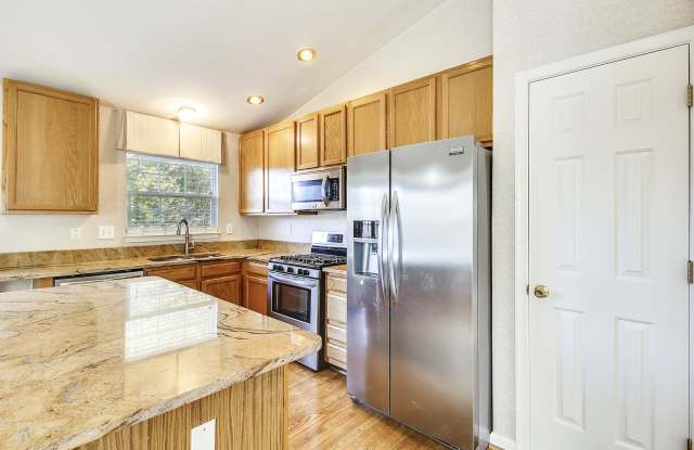 FENCED IN YARD!!! Beautiful 4/3 UPDATED SF Home