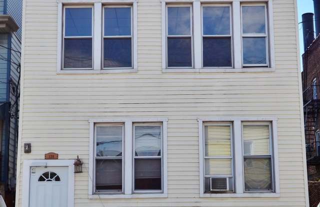 138 WEST 4TH ST