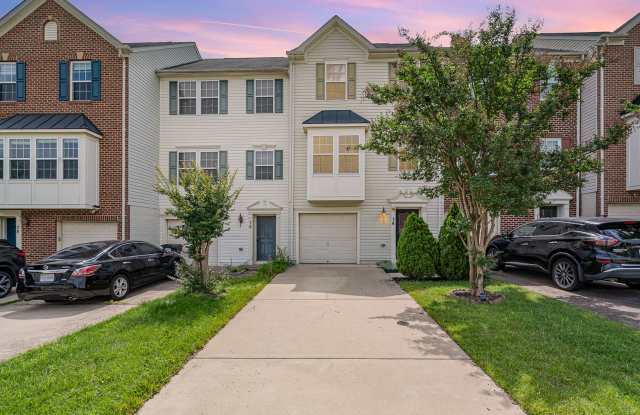 NORTH STAFFORD WELL MAINTAINED TOWNHOME FOR RENT