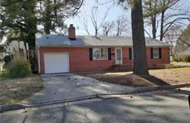 NEAR CNU - 27 Nutmeg Quarter Place, Newport New, VA 23606