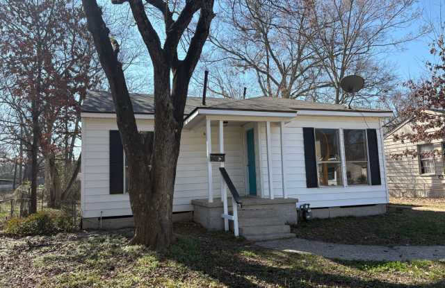 Amazing 2 bedroom/1 bath house with laundry room!