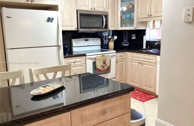 8962 S Hollybrook Blvd