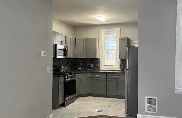 2758 N NEWKIRK STREET