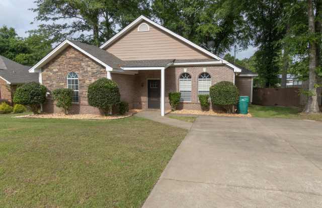 110 Homewood Dr - 110 Homewood Drive, Millbrook, AL 36054