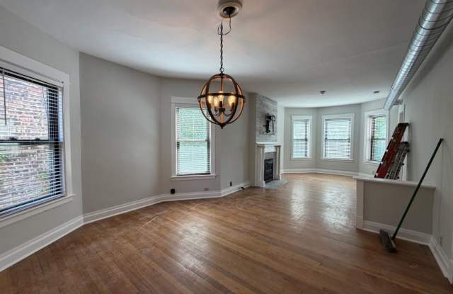 4335 North Damen Ave.