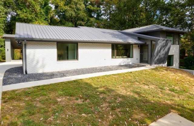 390 Windsor Parkway NE