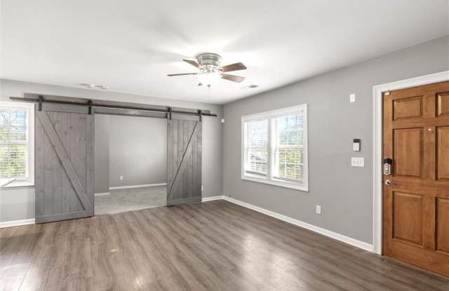 1673 Oak Knoll Circle SE