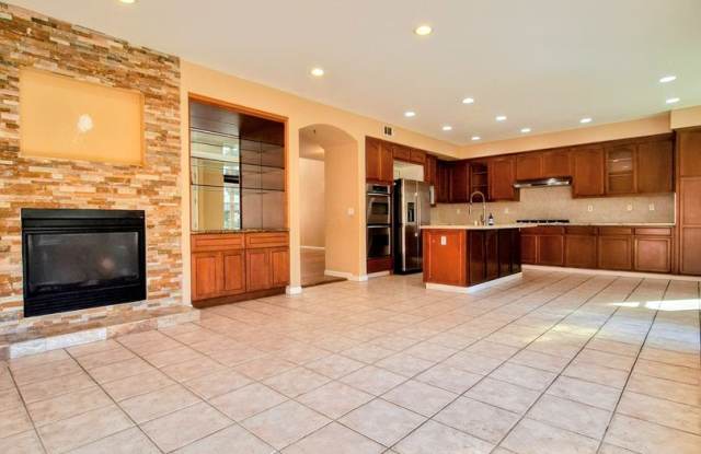 Beautiful & Spacious 5bd House w/In-law Suite on 1st Floor