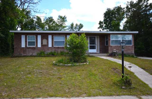3/1 Bath with Bonus Room 974sqft