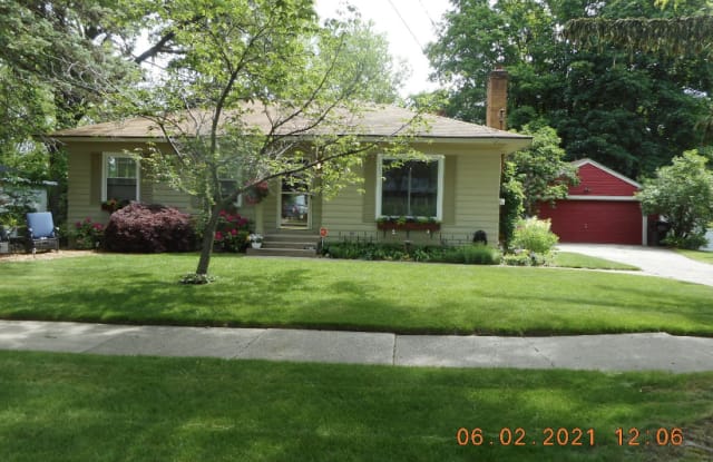 1526 Cambridge Dr Se - 1526 Cambridge Drive Southeast, Grand Rapids, MI 49506