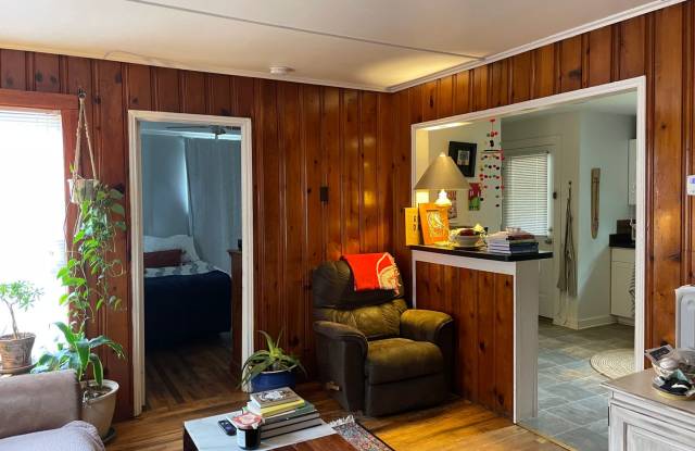 3BR Close to the Heart of Normaltown