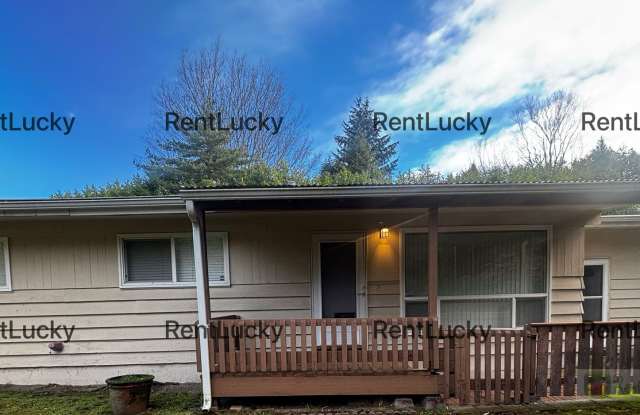 Super-Cute 3-Bedroom Rambler on Large Lot in Great Burien Location!!