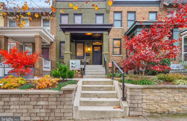 Photo of 331 W Street NE