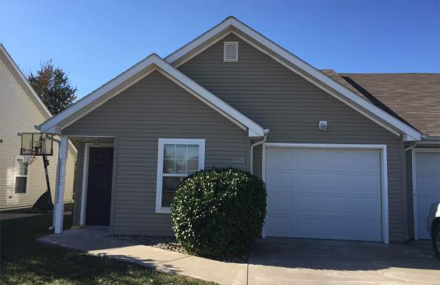 2425 Walden Lane - 2425 Walden Lane, Manhattan, KS 66502