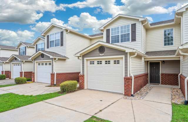 2 Bedroom Townhouse in Crestview!