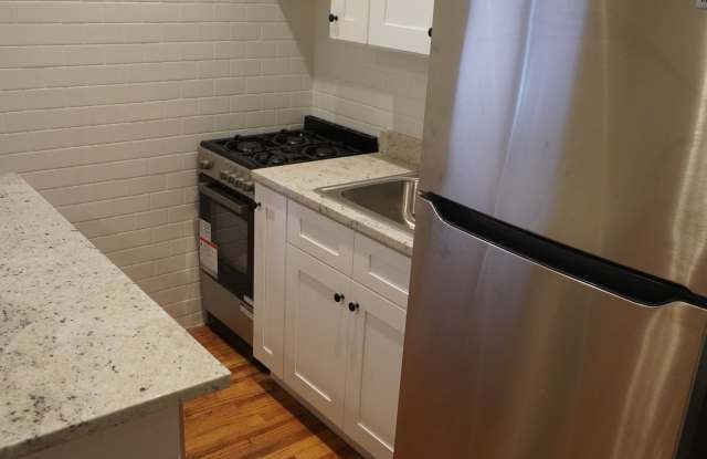 2063 West Lawrence Avenue